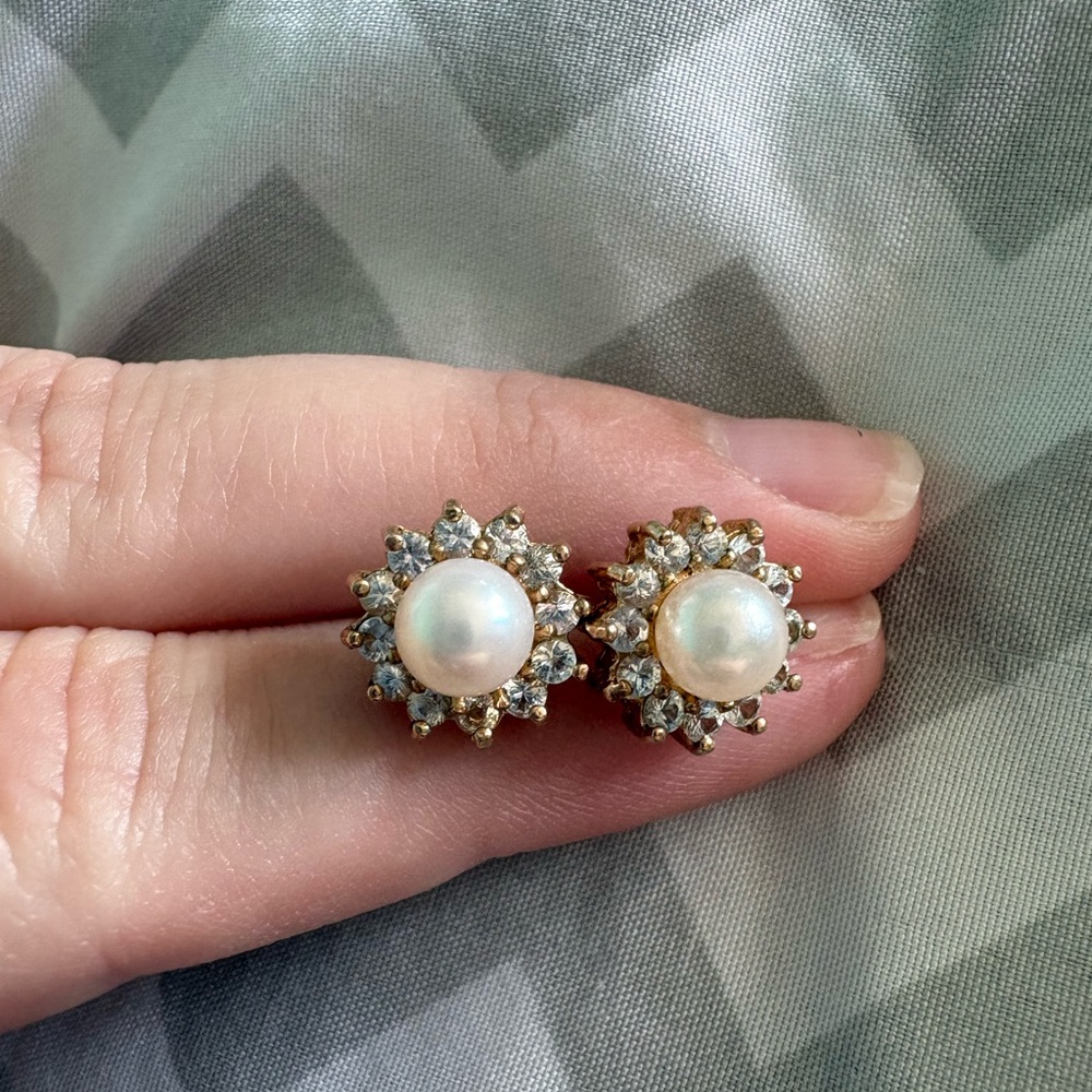 Gold Pearl Earrings